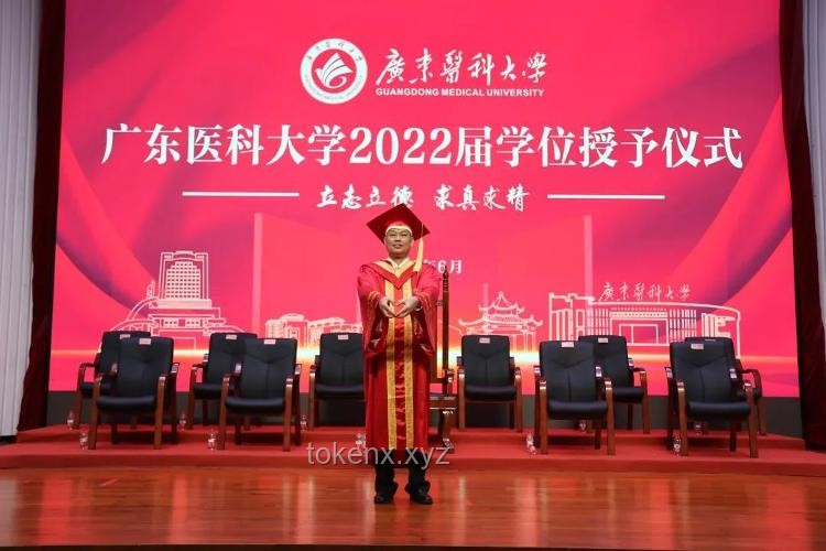 拥抱校长：创新心愿下的毕业仪式感重塑🎓✨